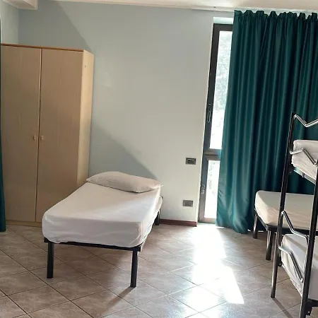 Casa Diocesana Albese Di Hotel *